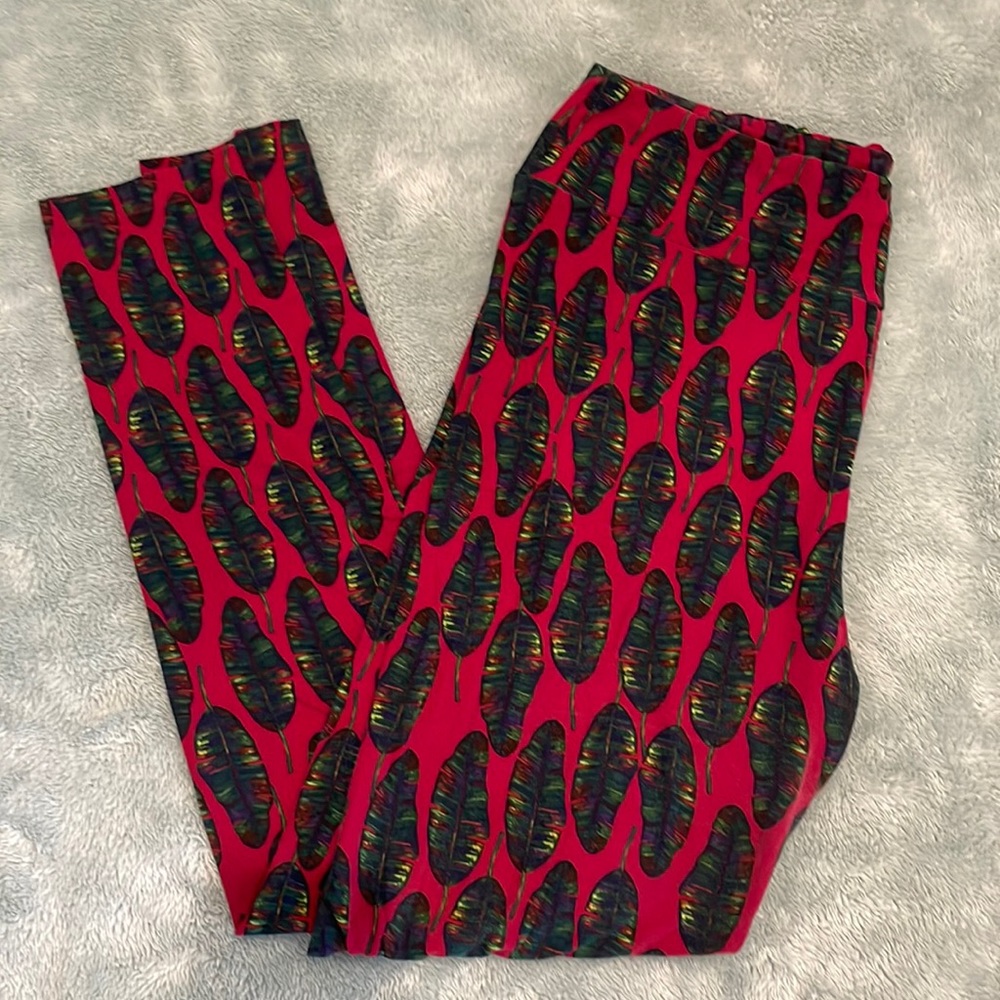 LulaRoe feather pattern. Tall and Curvy.